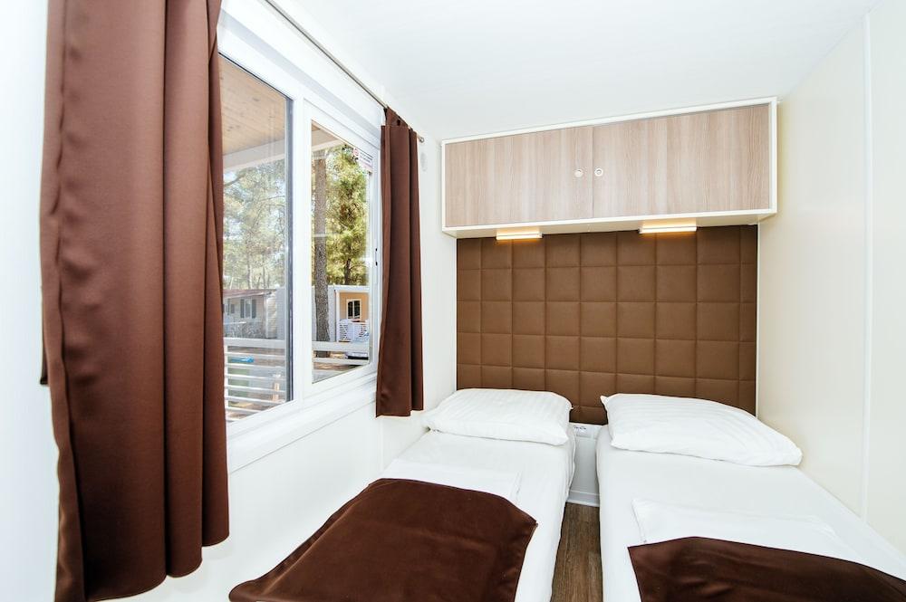 Zaton Holiday Resort Mobile Homes 닌 외부 사진