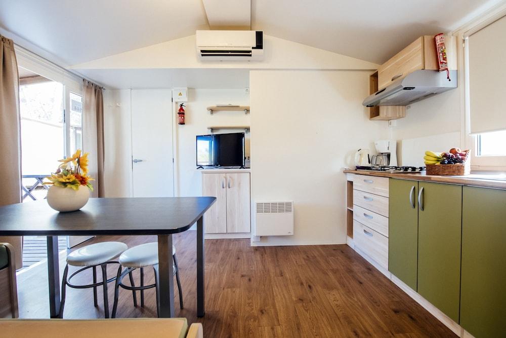 Zaton Holiday Resort Mobile Homes 닌 외부 사진