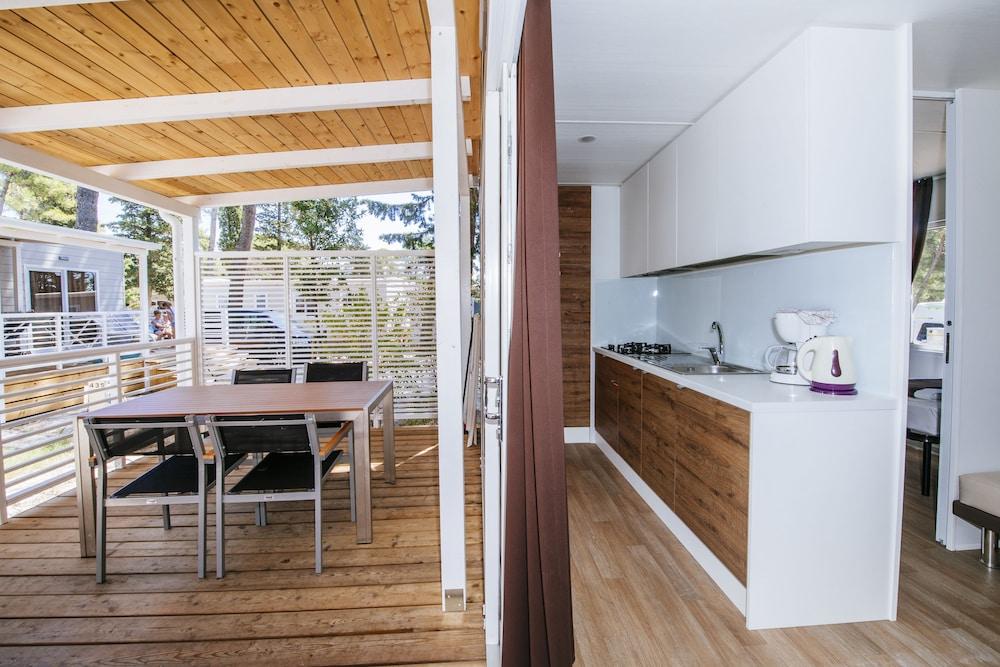 Zaton Holiday Resort Mobile Homes 닌 외부 사진