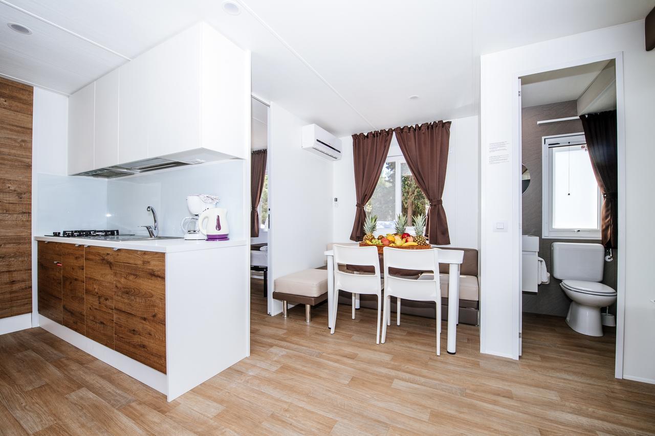 Zaton Holiday Resort Mobile Homes 닌 외부 사진